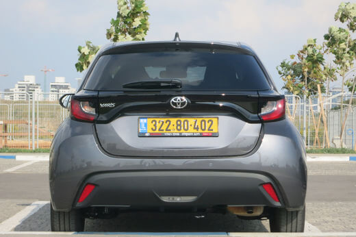 טויוטה יאריס מאחור